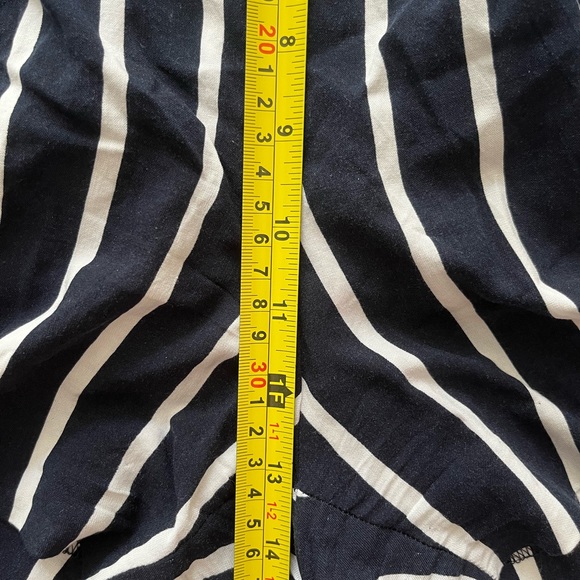 H&M dress shorts | Navy & white stripes | high waisted - Picture 8 of 8